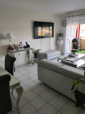 LE CALME AVEC TERRASSE ET FIBRE DEUX CHAMBRES